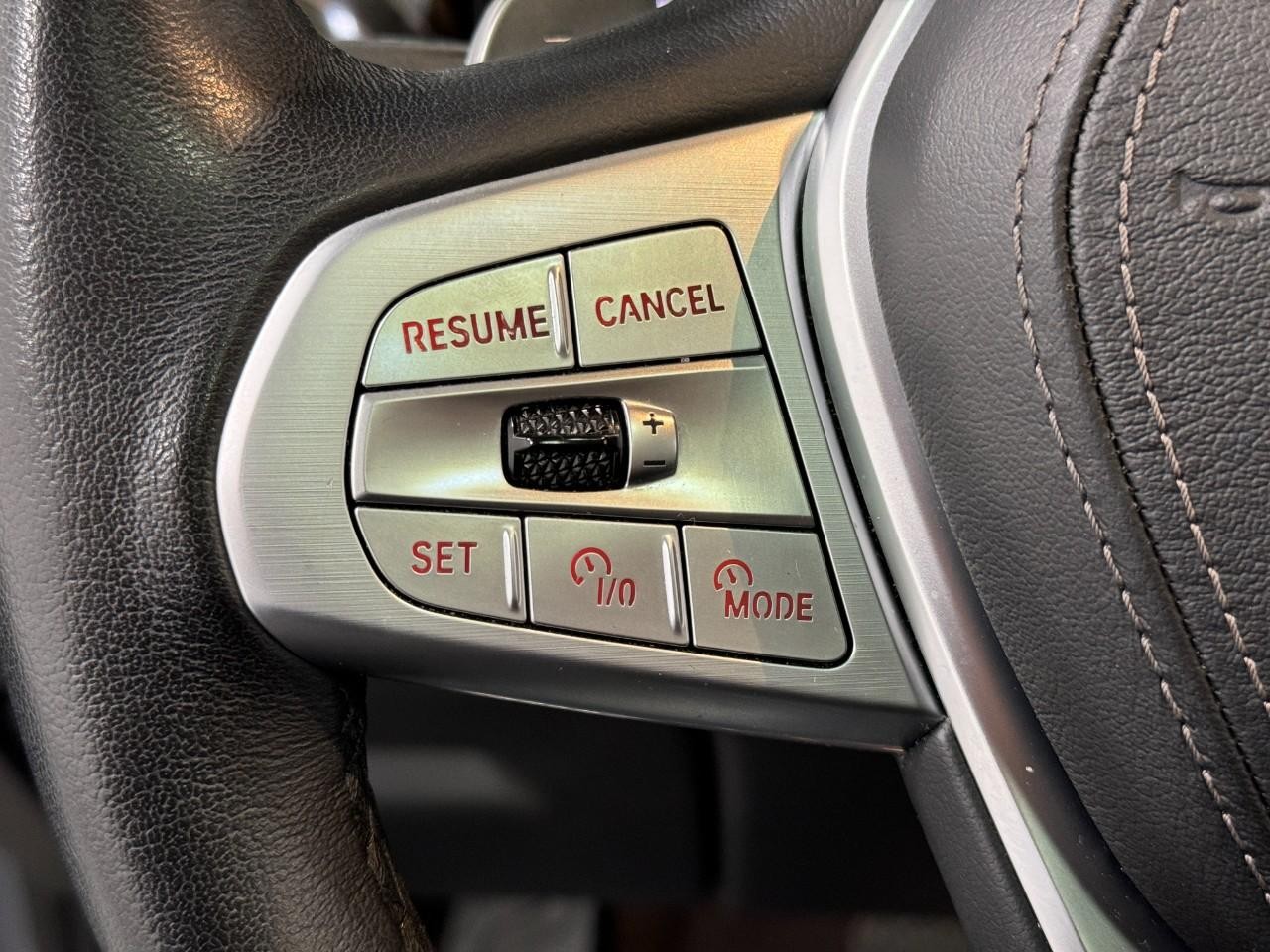 BMW X7 Vehicle Full-screen Gallery Image 32