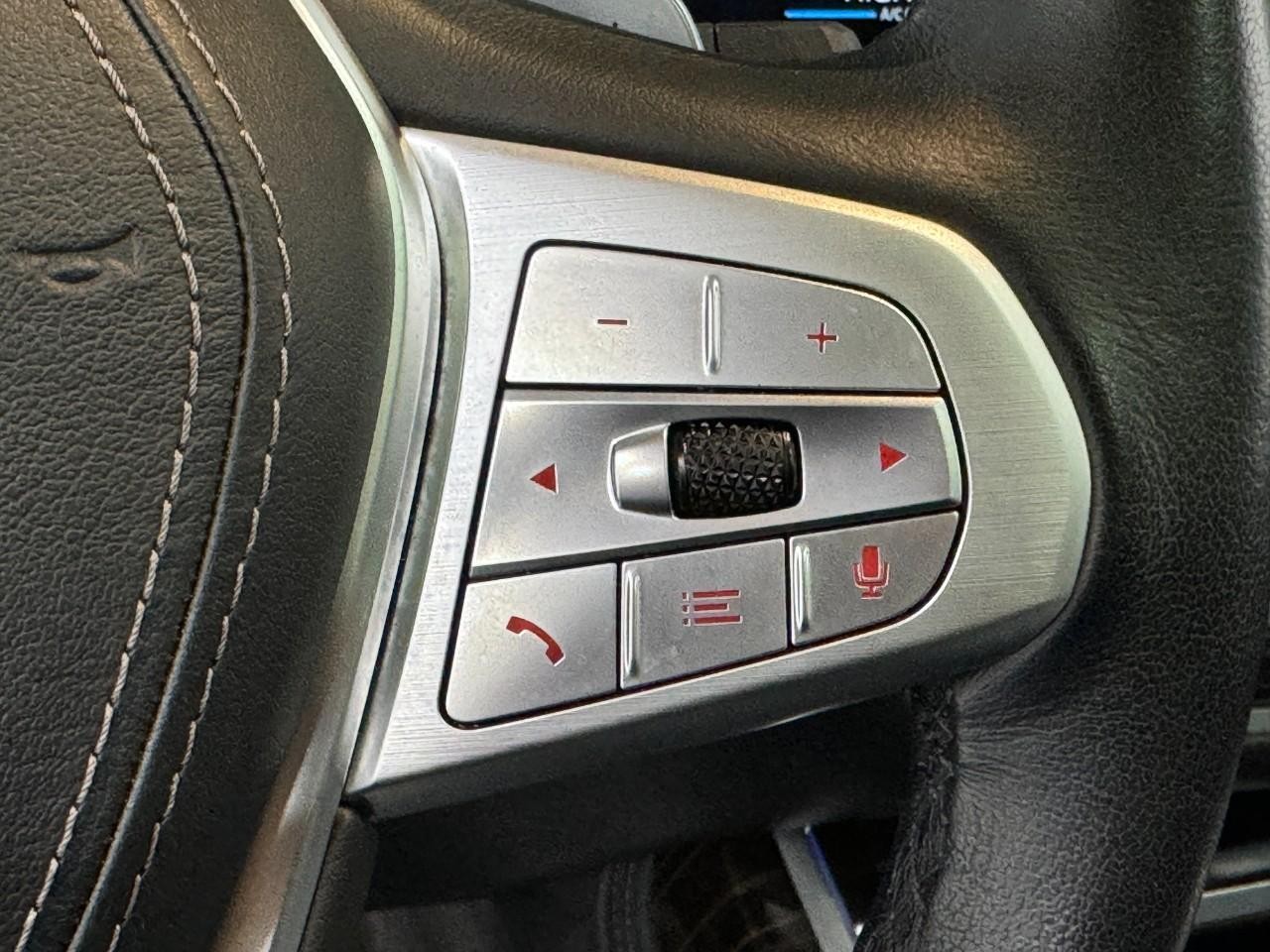 BMW X7 Vehicle Full-screen Gallery Image 33