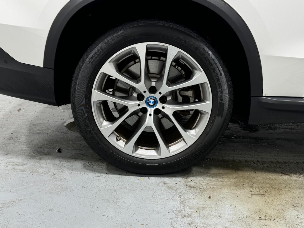 BMW X5 Vehicle Full-screen Gallery Image 5