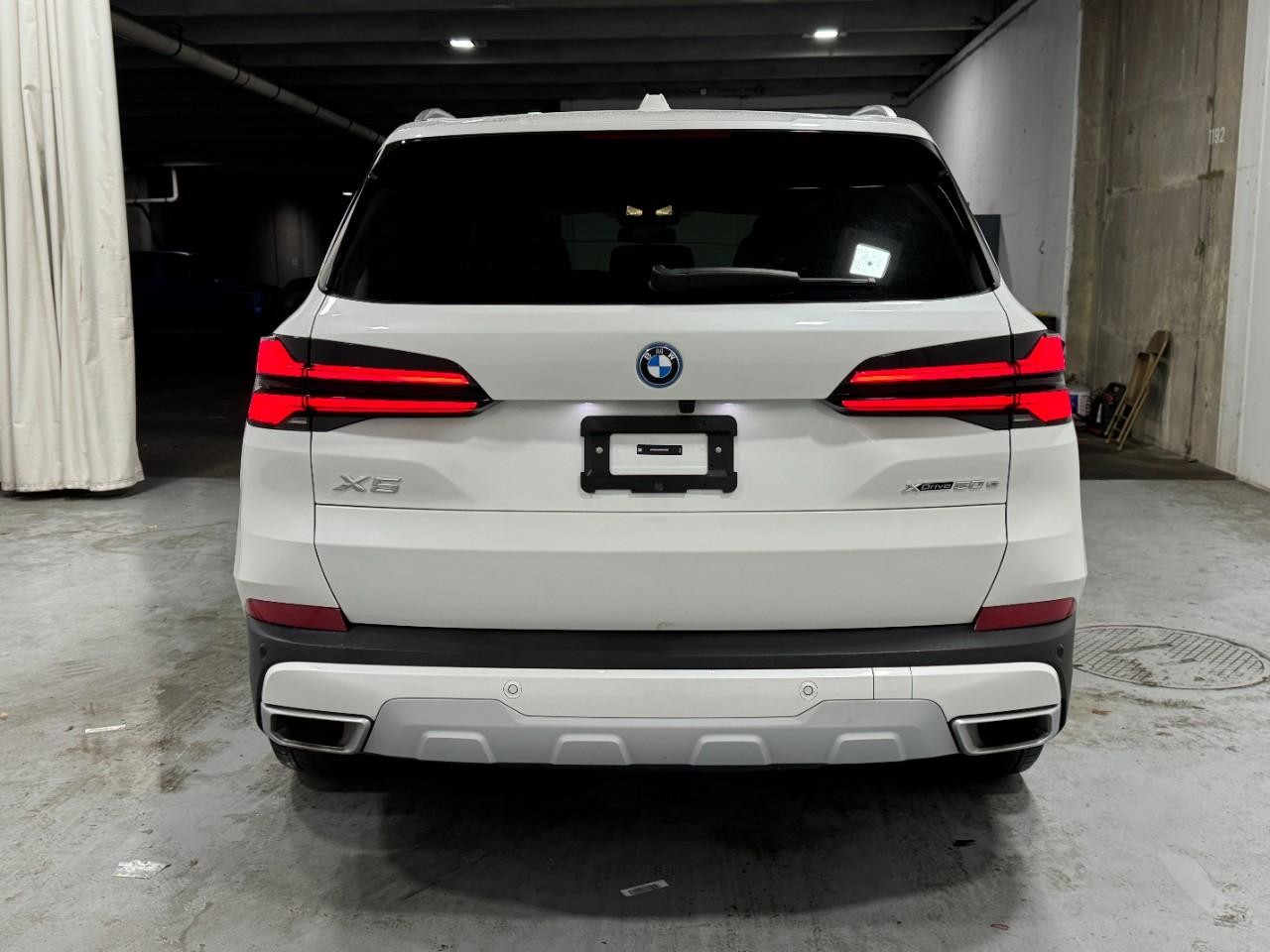 BMW X5 Vehicle Full-screen Gallery Image 9