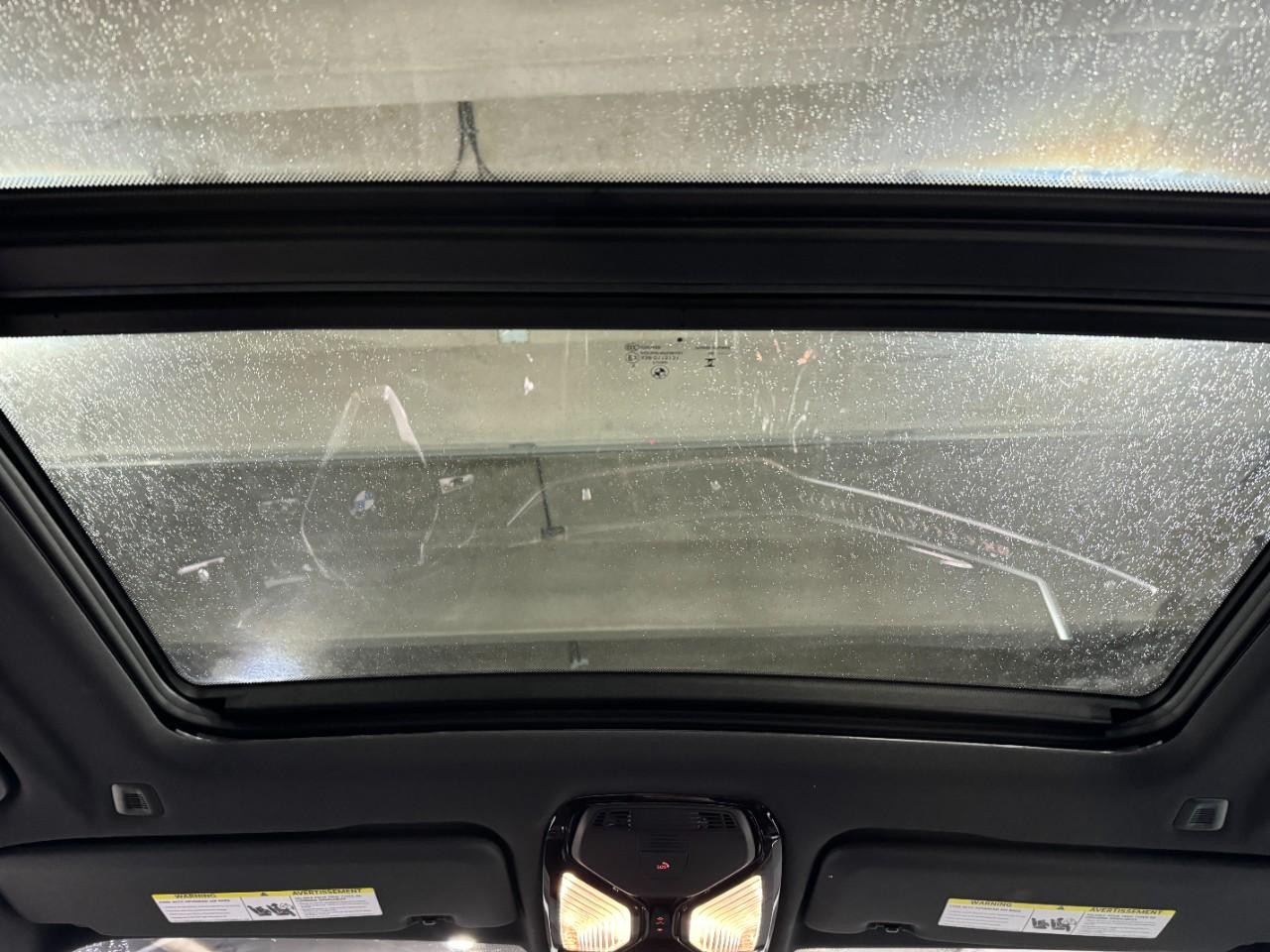 BMW X5 Vehicle Full-screen Gallery Image 12