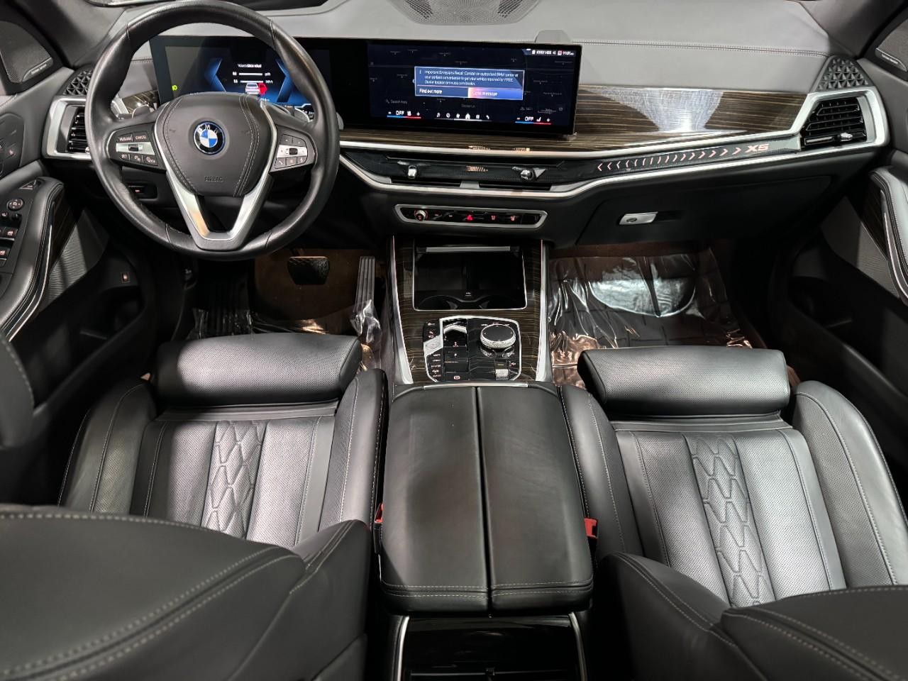 BMW X5 Vehicle Full-screen Gallery Image 13