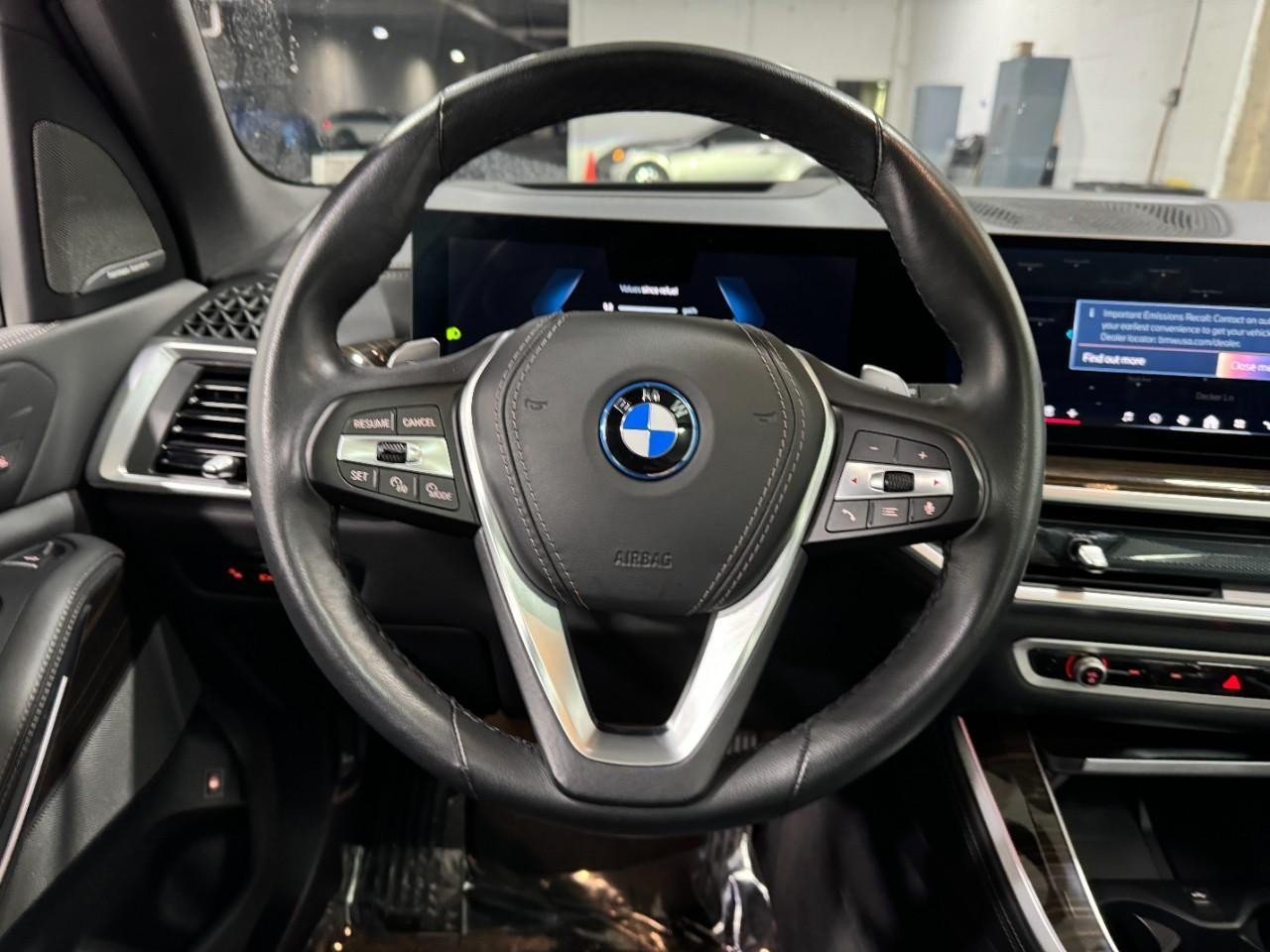 BMW X5 Vehicle Full-screen Gallery Image 14