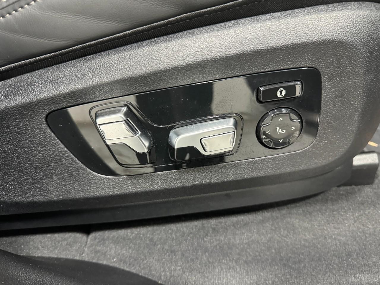 BMW X5 Vehicle Full-screen Gallery Image 20