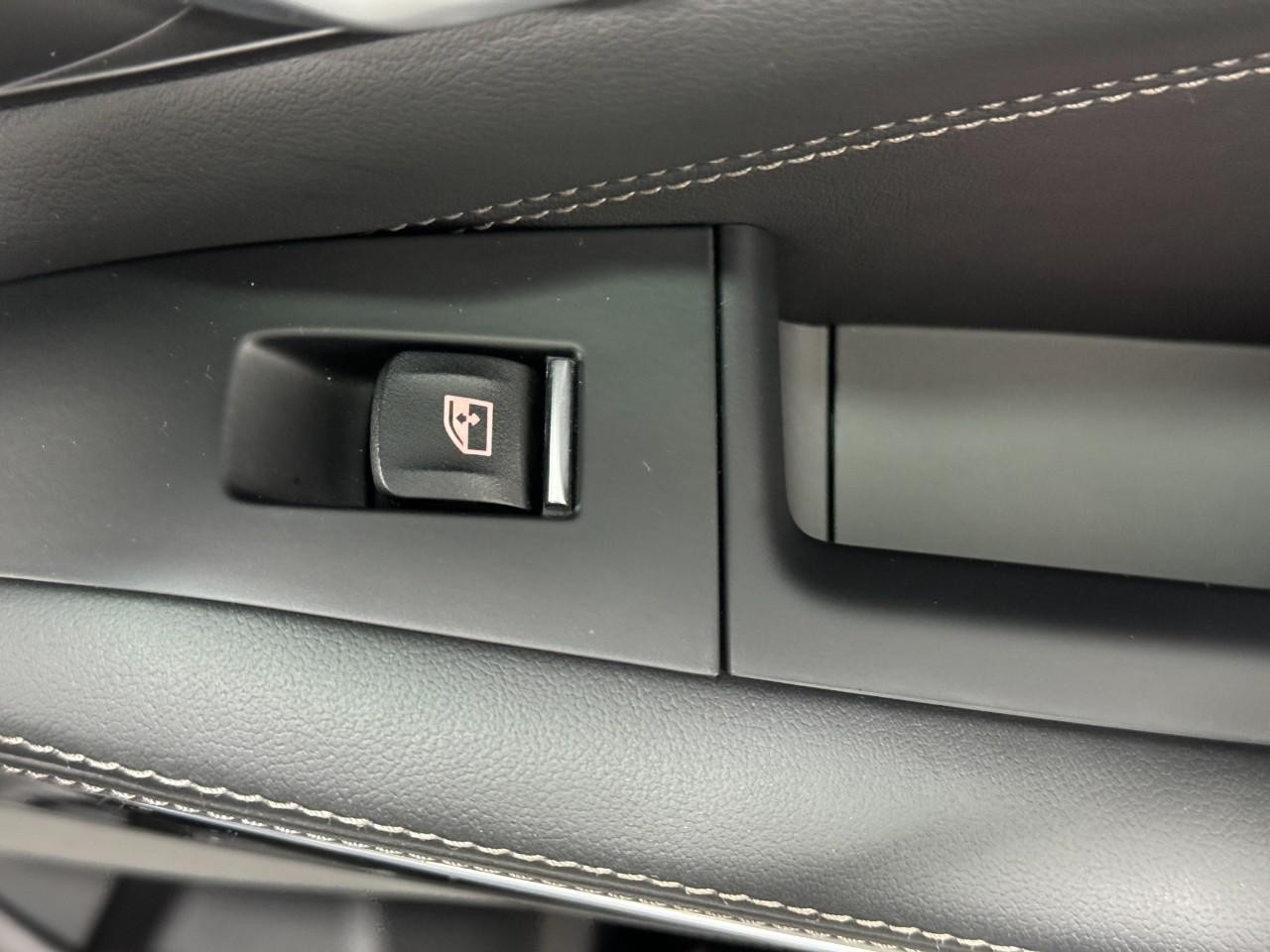 BMW X5 Vehicle Full-screen Gallery Image 22