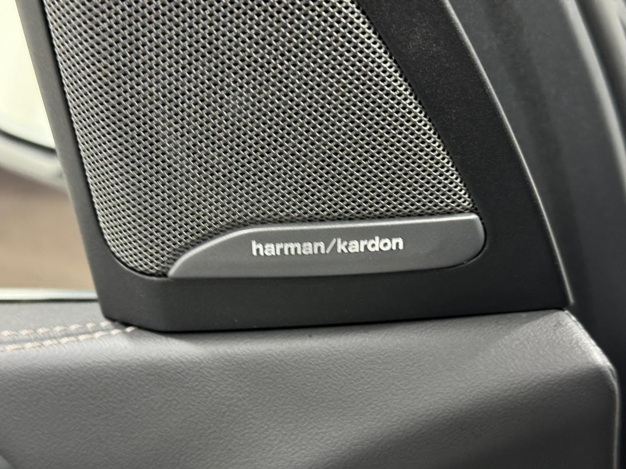 BMW X5 Vehicle Full-screen Gallery Image 23