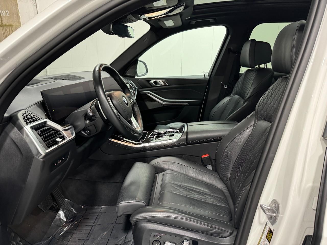 BMW X5 Vehicle Full-screen Gallery Image 28