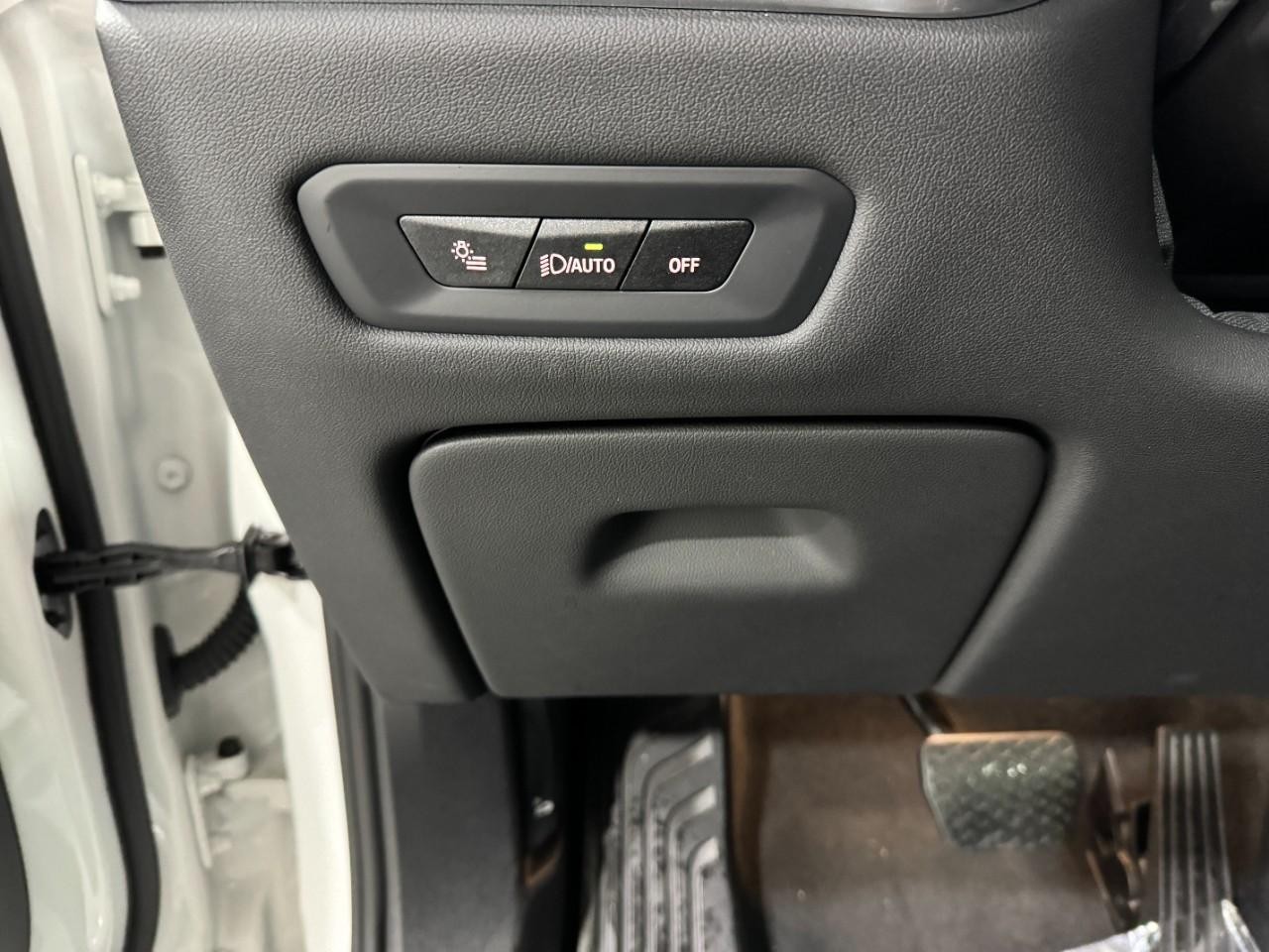 BMW X5 Vehicle Full-screen Gallery Image 31