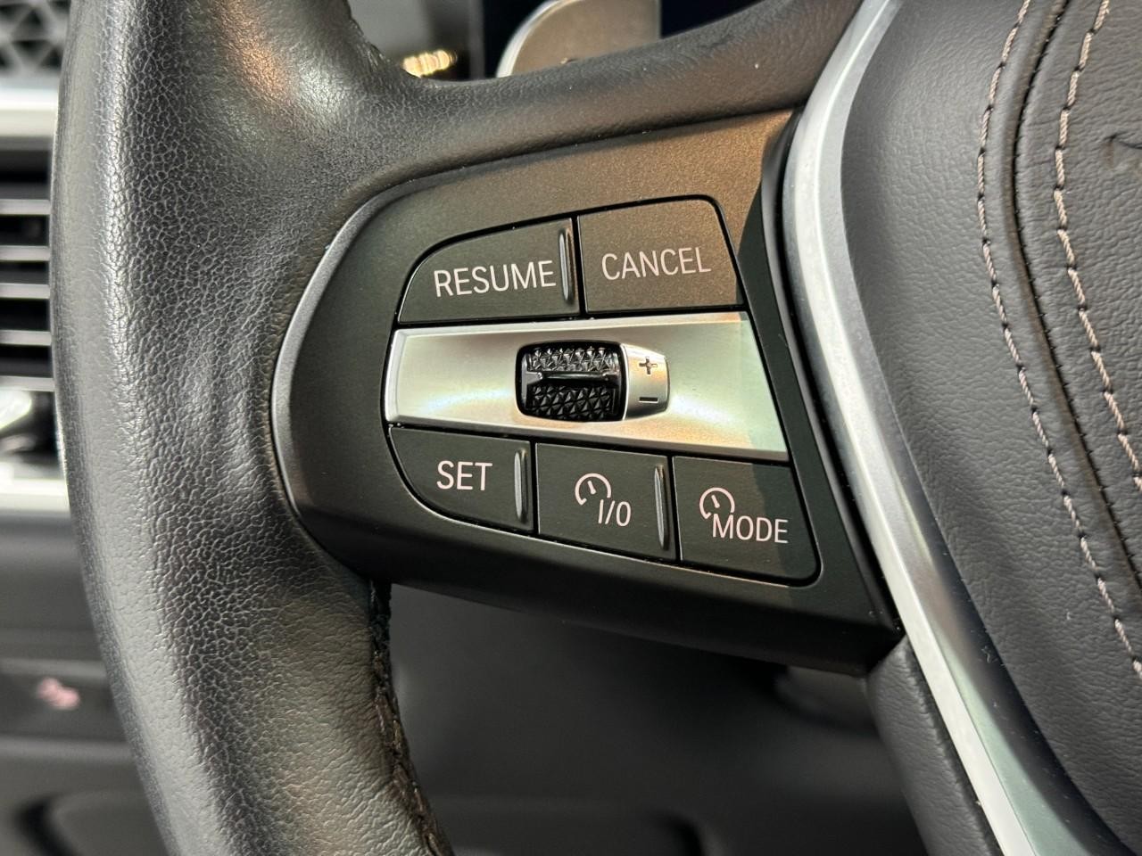 BMW X5 Vehicle Full-screen Gallery Image 32