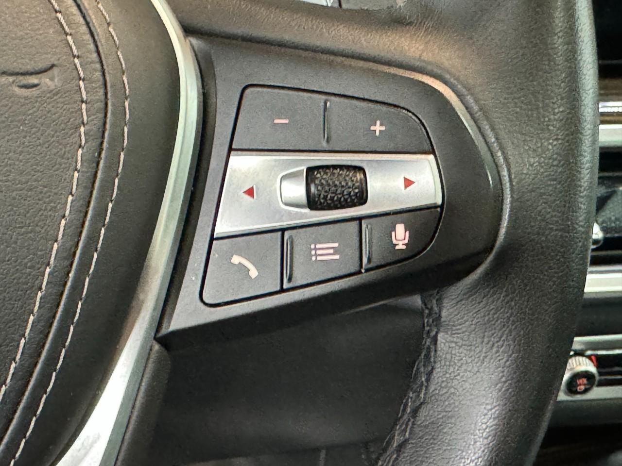 BMW X5 Vehicle Full-screen Gallery Image 33