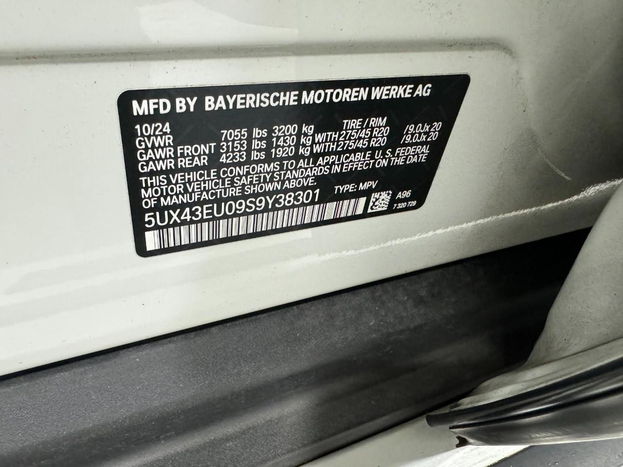 BMW X5 Vehicle Full-screen Gallery Image 36