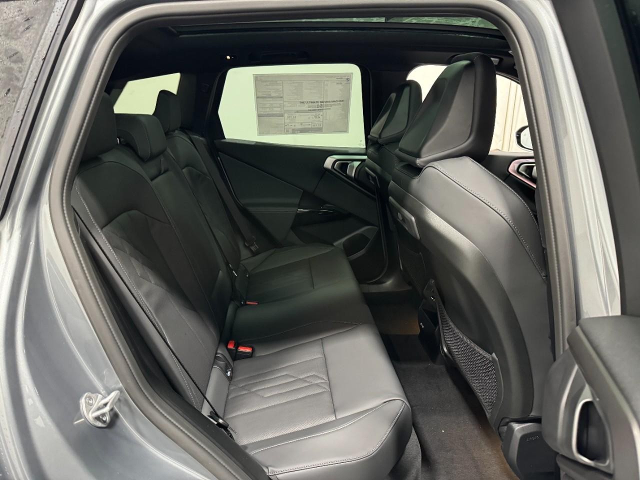 BMW X3 Vehicle Full-screen Gallery Image 10