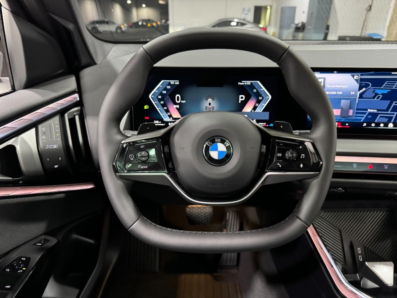 BMW X3 Vehicle Full-screen Gallery Image 13