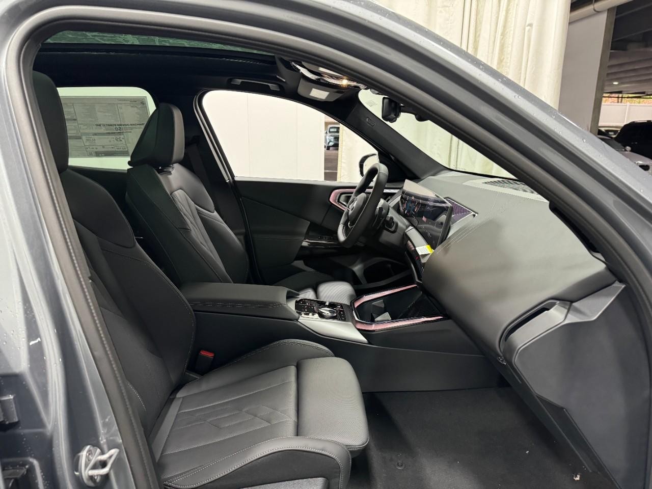 BMW X3 Vehicle Full-screen Gallery Image 17