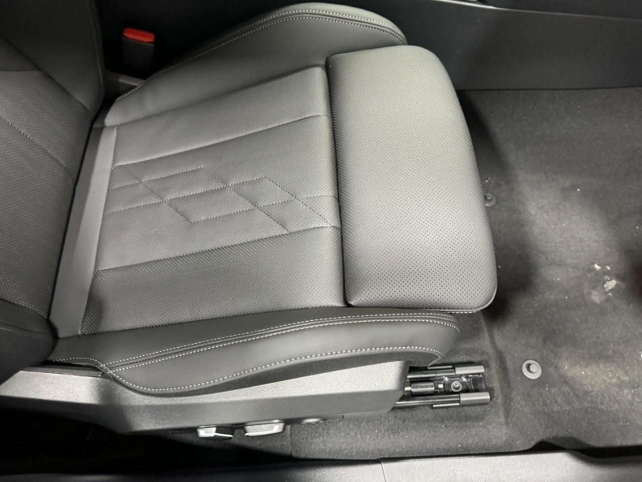 BMW X3 Vehicle Full-screen Gallery Image 18