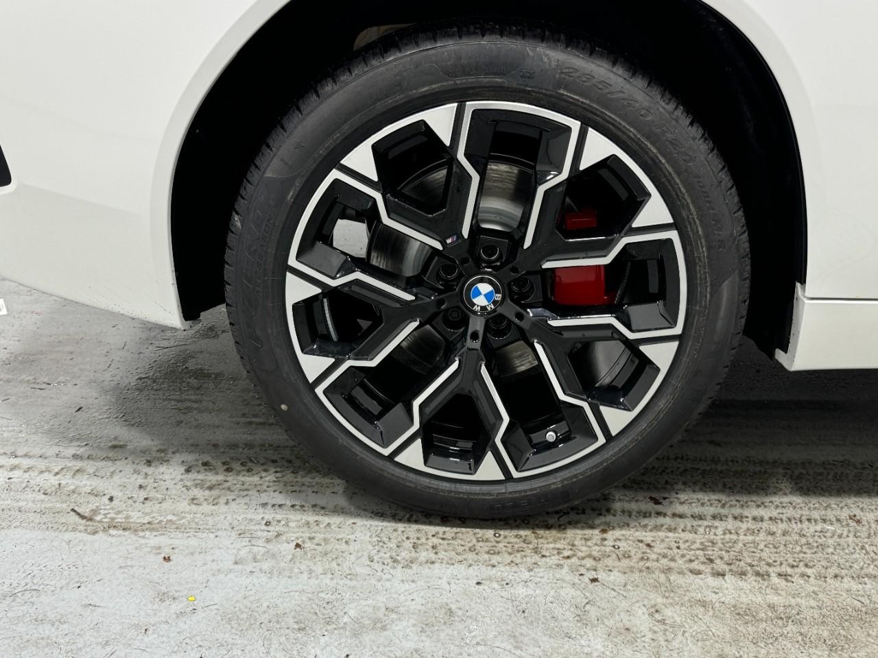 BMW X3 Vehicle Full-screen Gallery Image 5