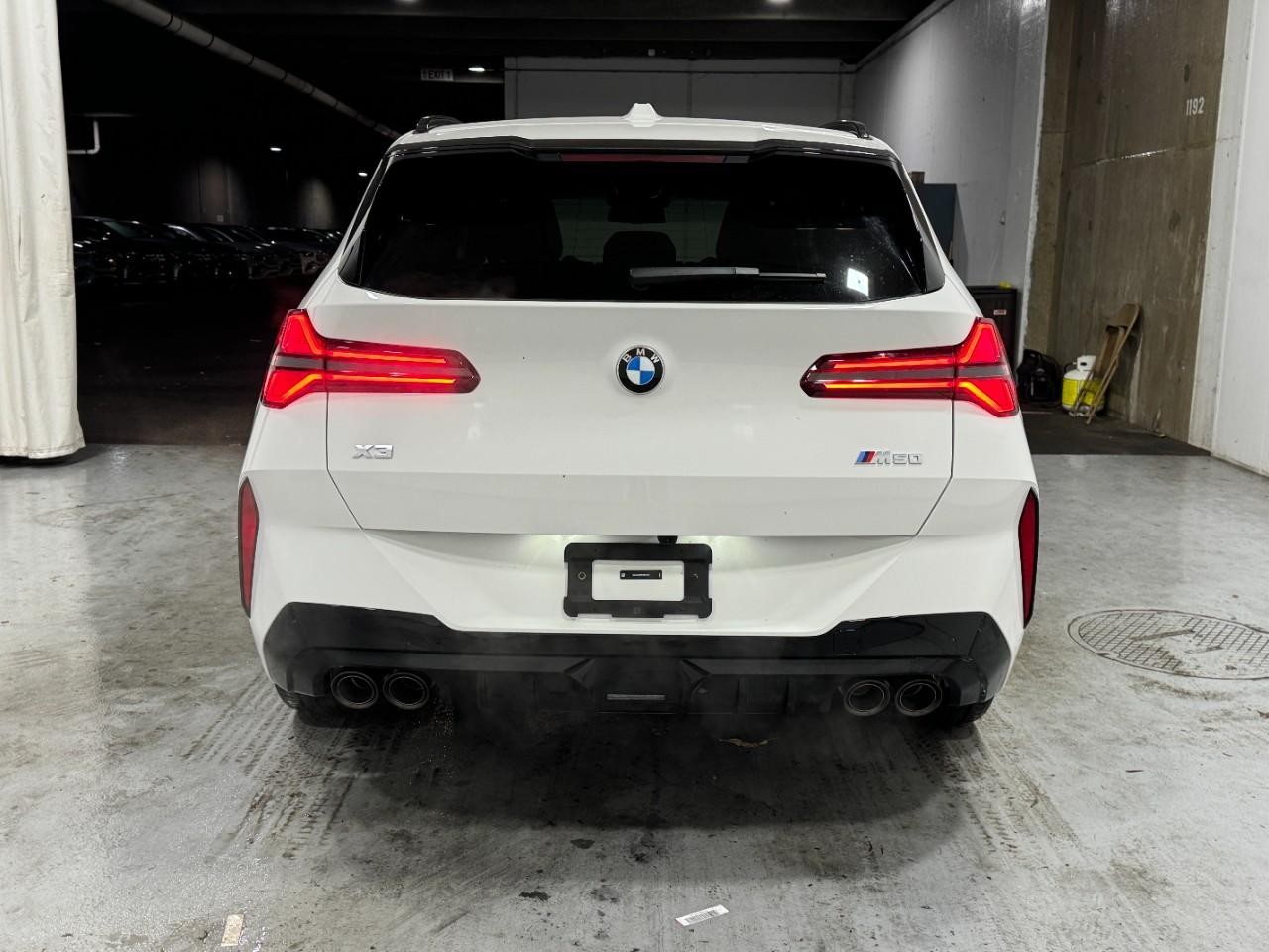 BMW X3 Vehicle Full-screen Gallery Image 9