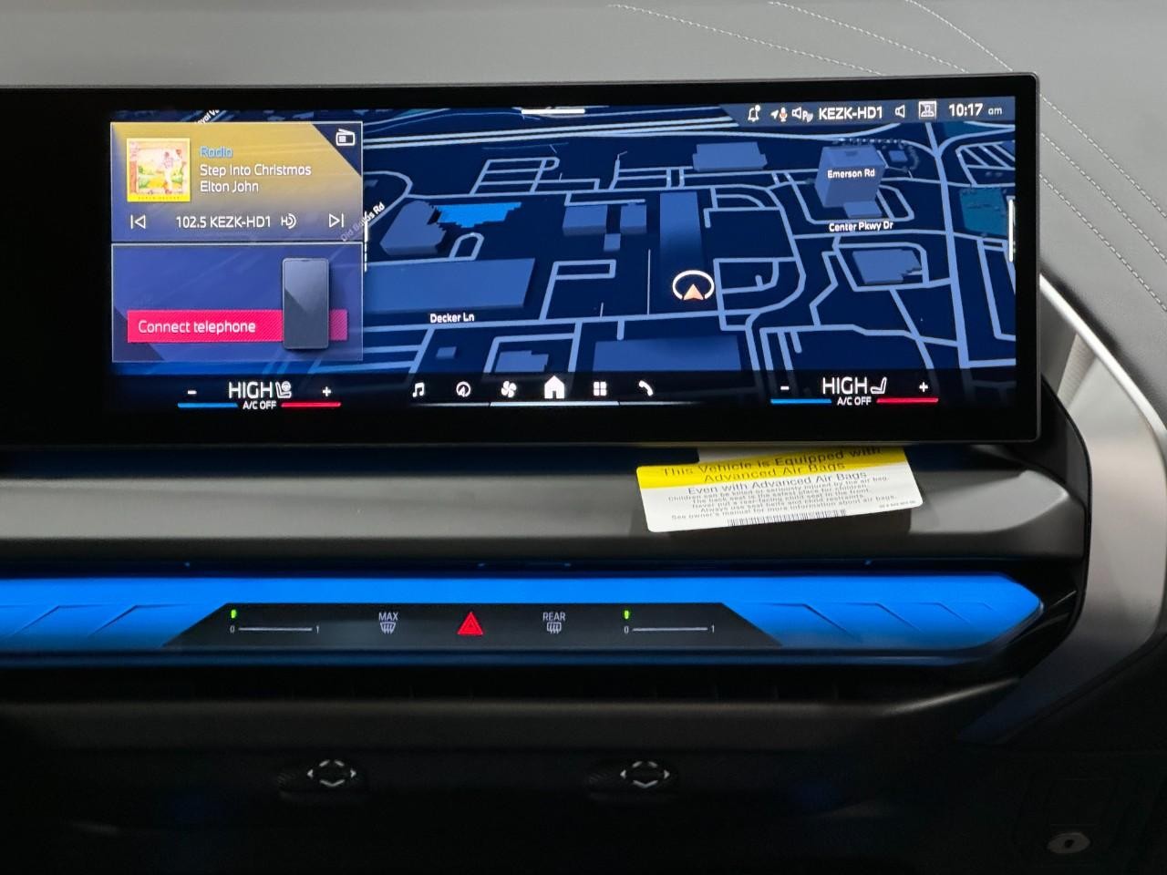 BMW X3 Vehicle Full-screen Gallery Image 15