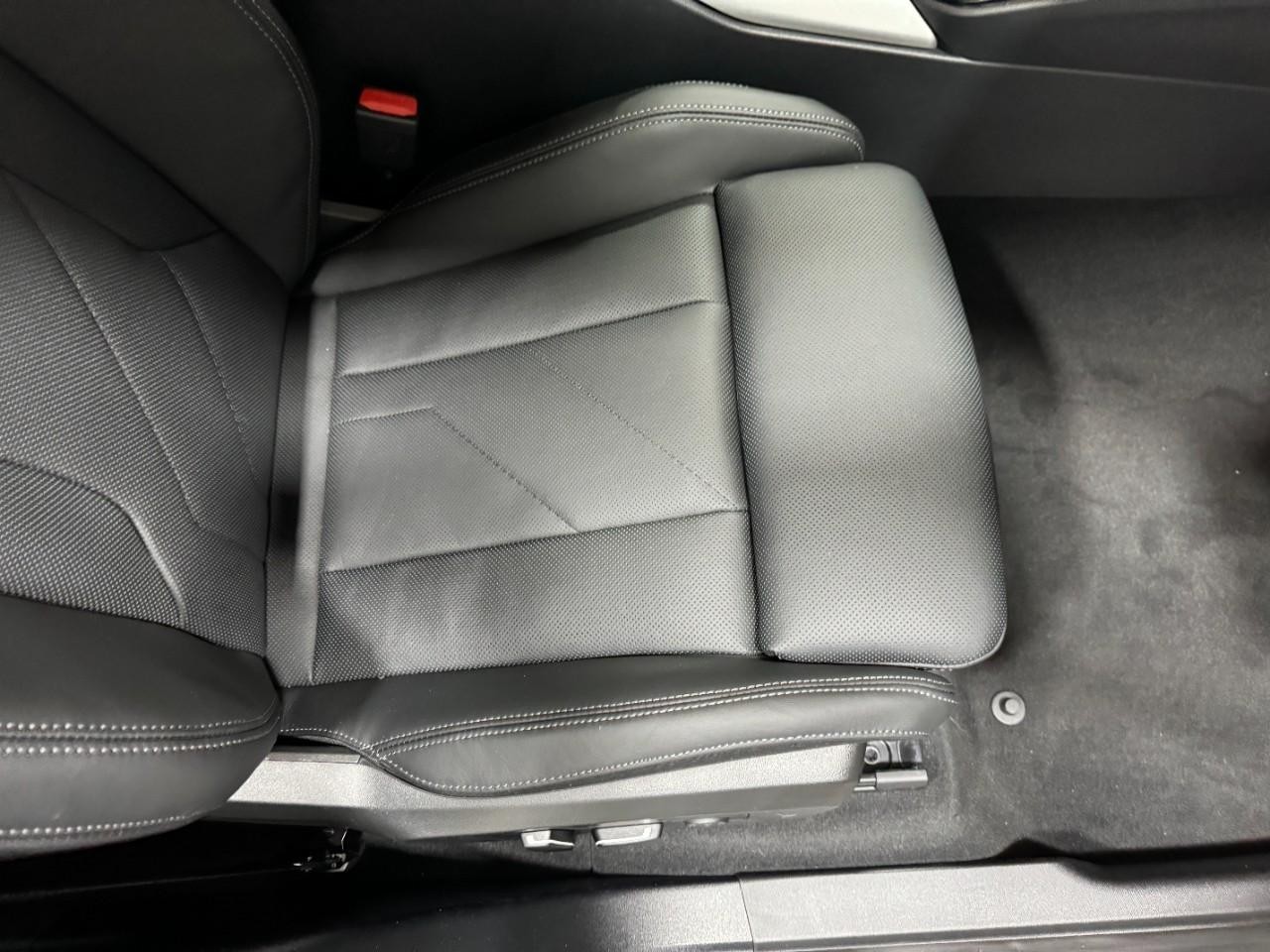 BMW X3 Vehicle Full-screen Gallery Image 19