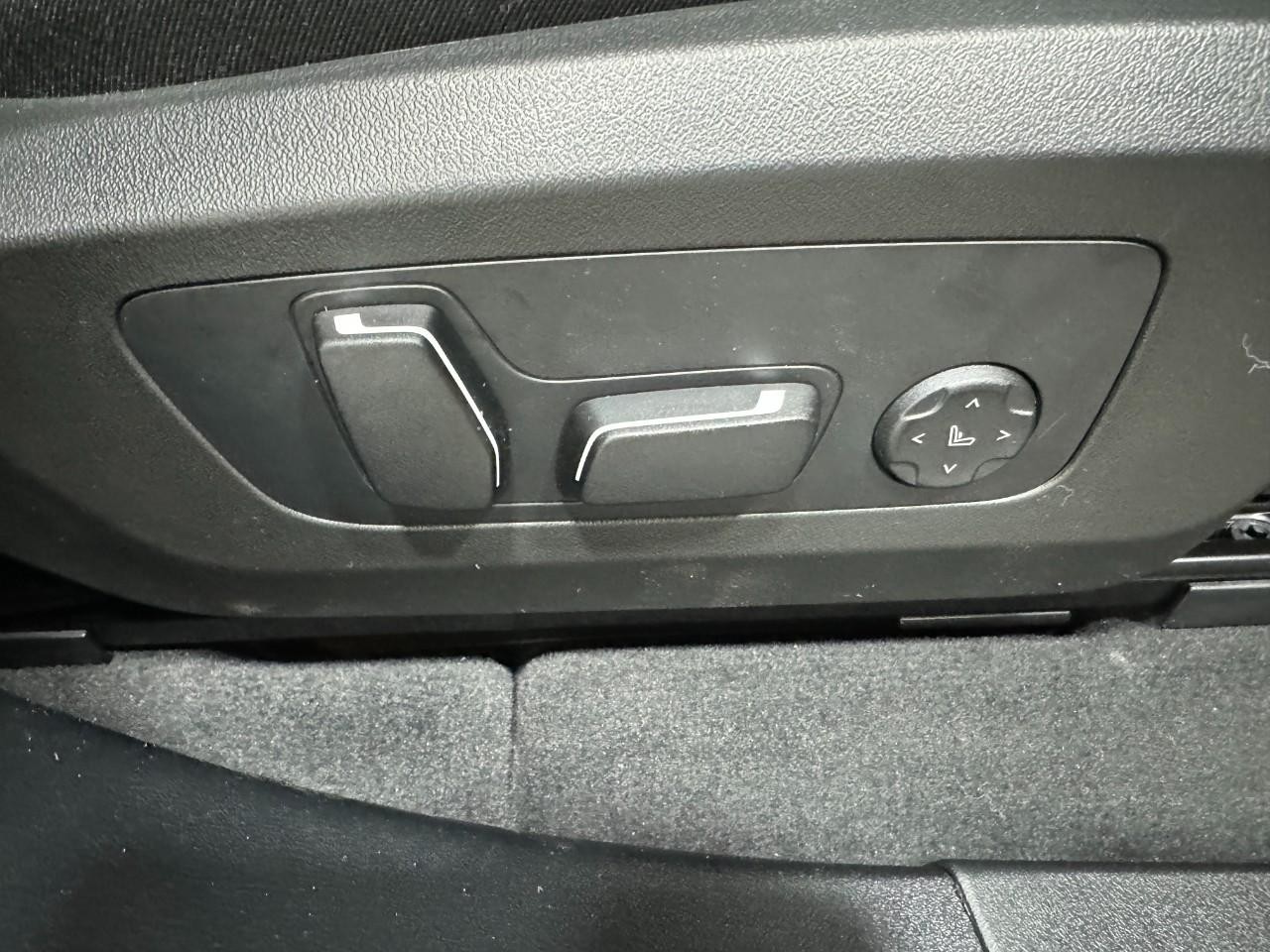 BMW X3 Vehicle Full-screen Gallery Image 20