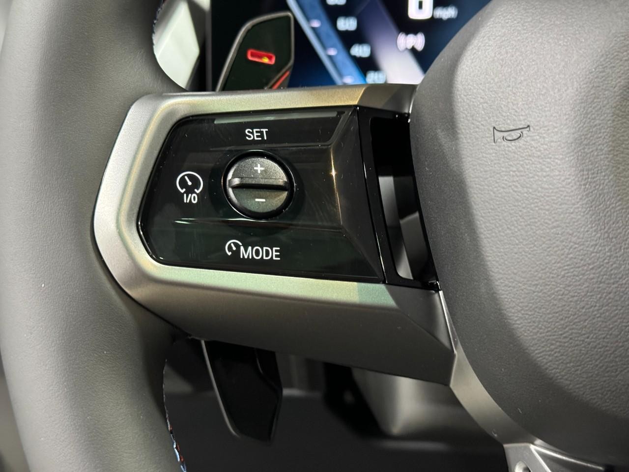 BMW X3 Vehicle Full-screen Gallery Image 29