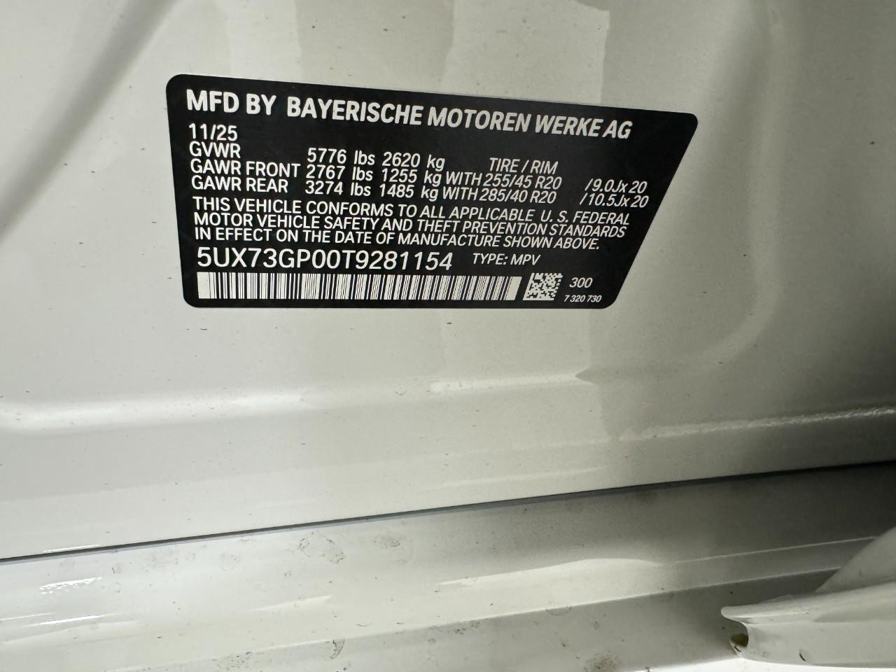 BMW X3 Vehicle Full-screen Gallery Image 33