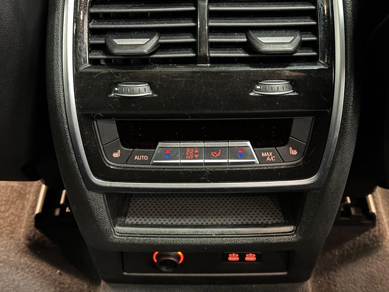 BMW X5 Vehicle Full-screen Gallery Image 11