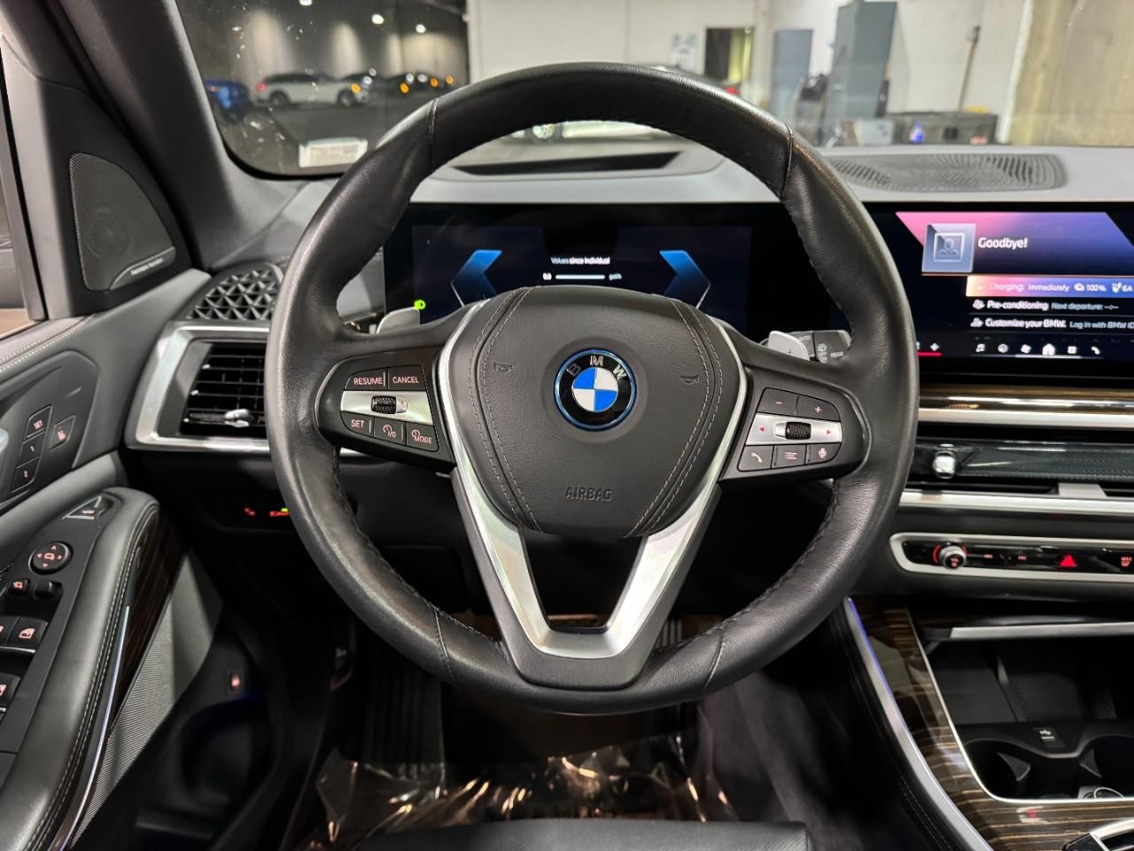 BMW X5 Vehicle Full-screen Gallery Image 14