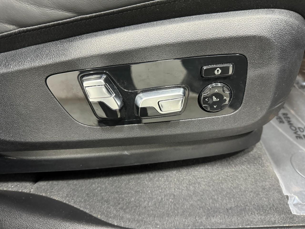 BMW X5 Vehicle Full-screen Gallery Image 20