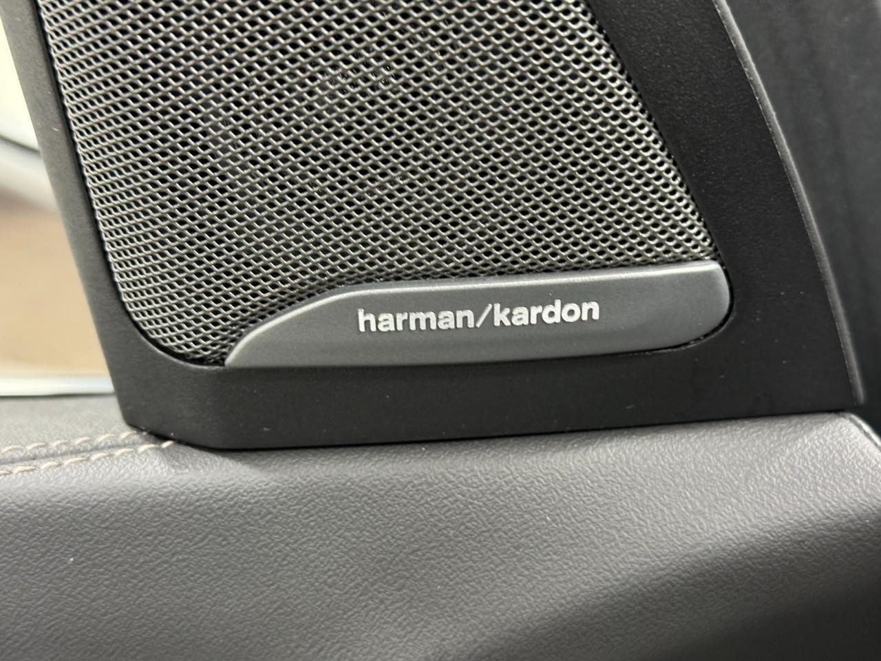 BMW X5 Vehicle Full-screen Gallery Image 23