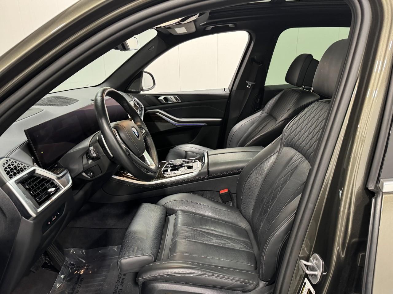 BMW X5 Vehicle Full-screen Gallery Image 27