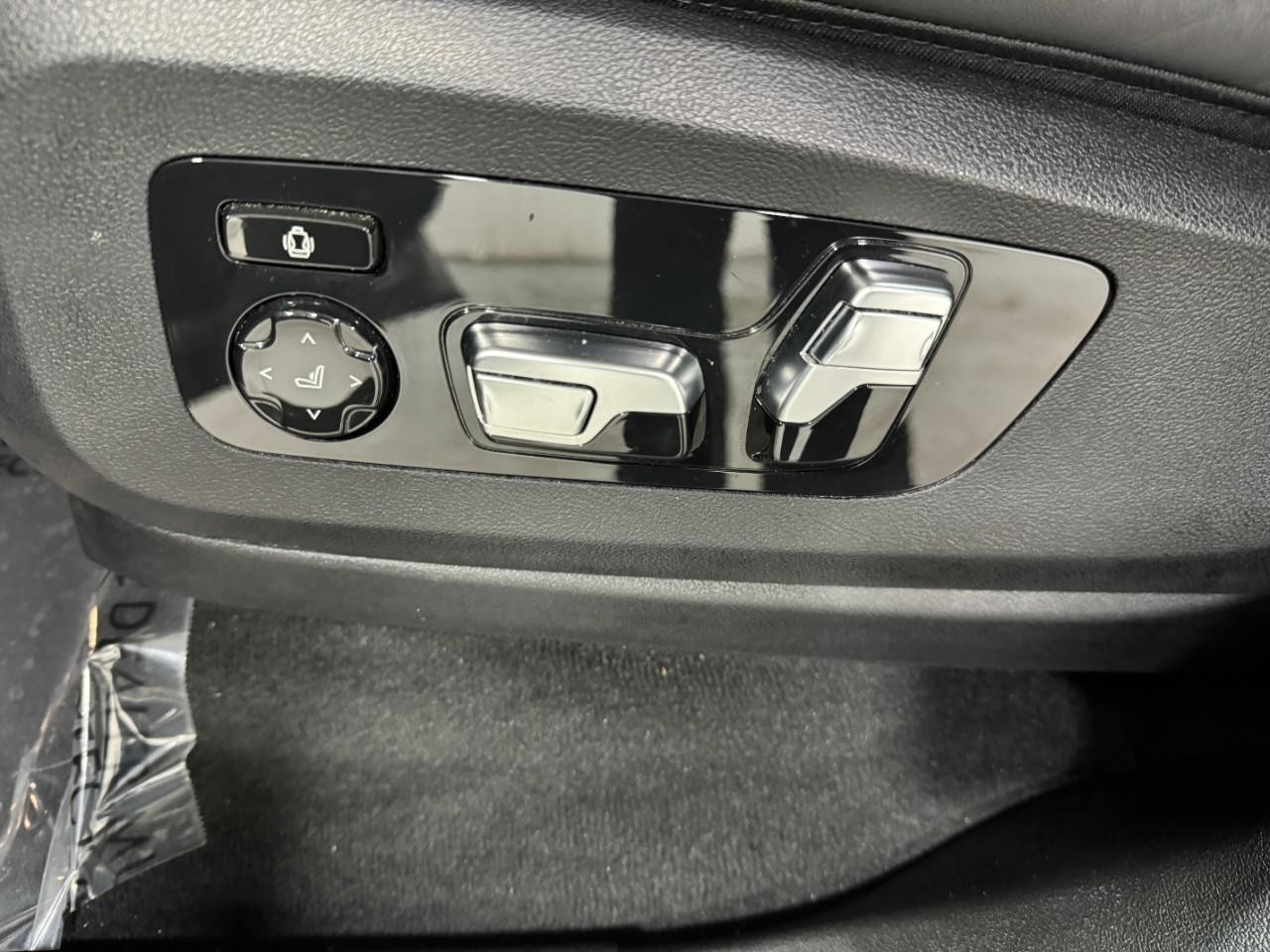 BMW X5 Vehicle Full-screen Gallery Image 29