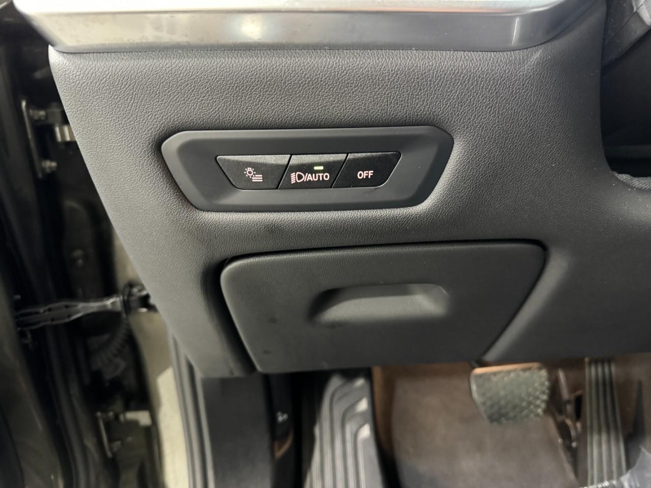 BMW X5 Vehicle Full-screen Gallery Image 30