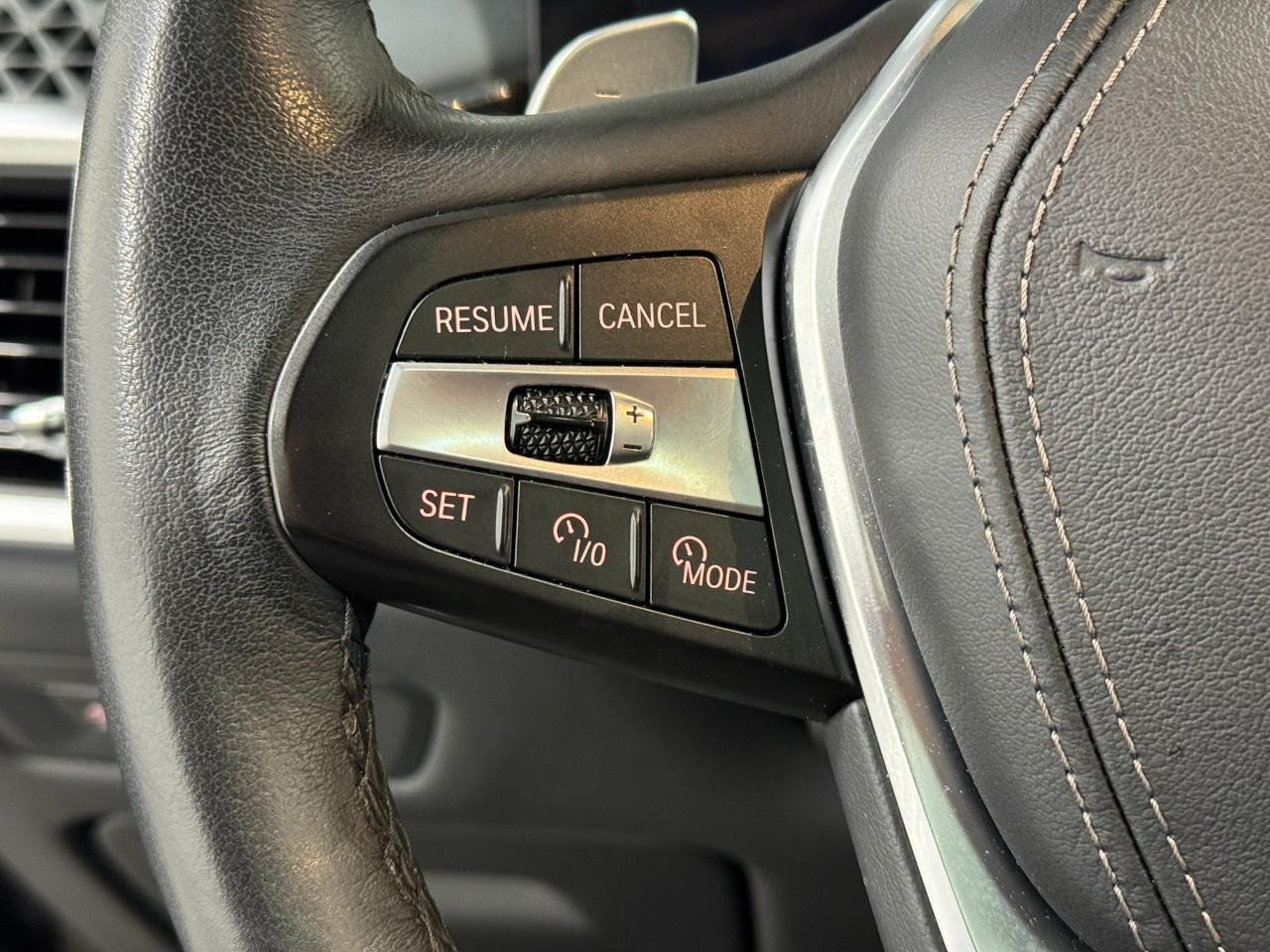 BMW X5 Vehicle Full-screen Gallery Image 31