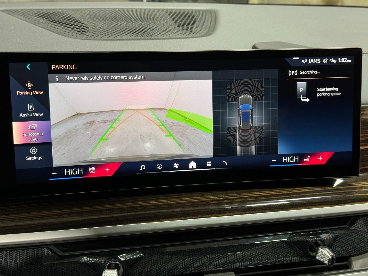 BMW X5 Vehicle Full-screen Gallery Image 34