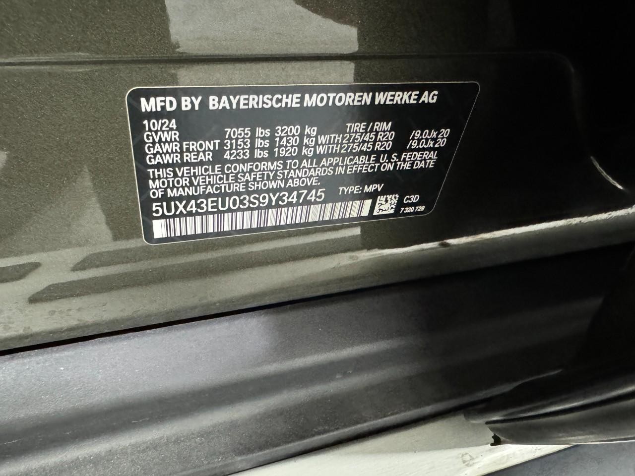 BMW X5 Vehicle Full-screen Gallery Image 35