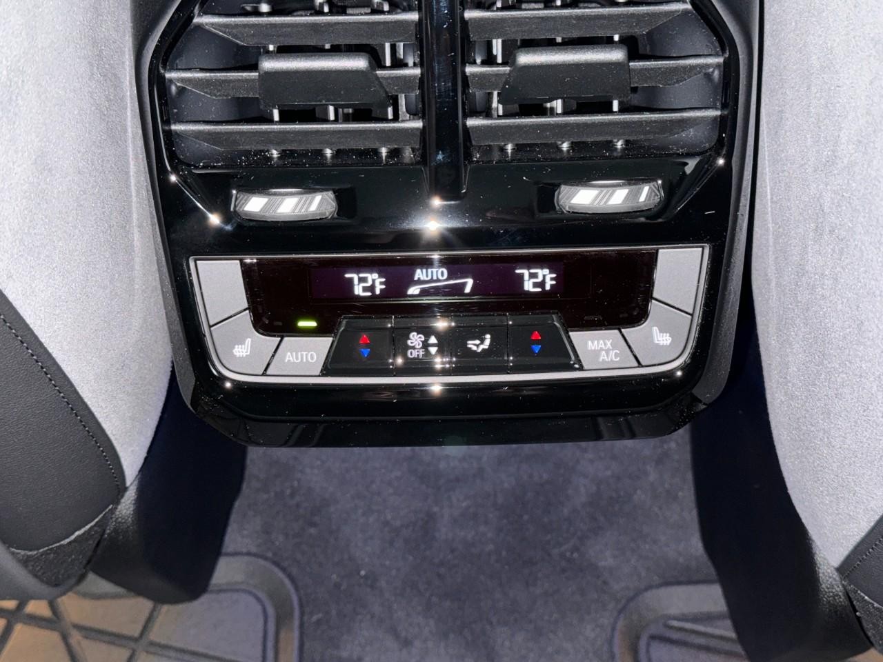 BMW iX Vehicle Full-screen Gallery Image 11