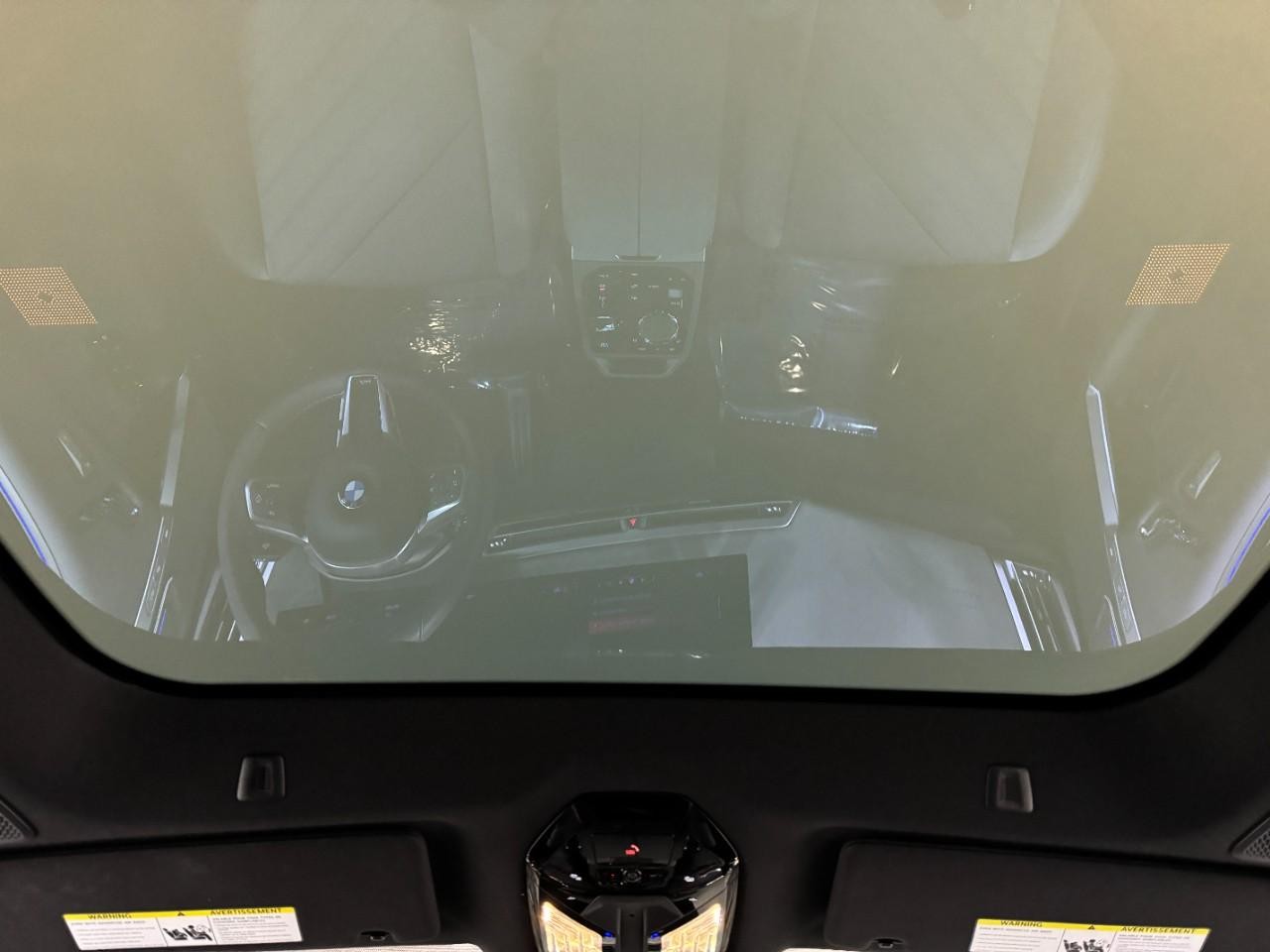 BMW iX Vehicle Full-screen Gallery Image 12