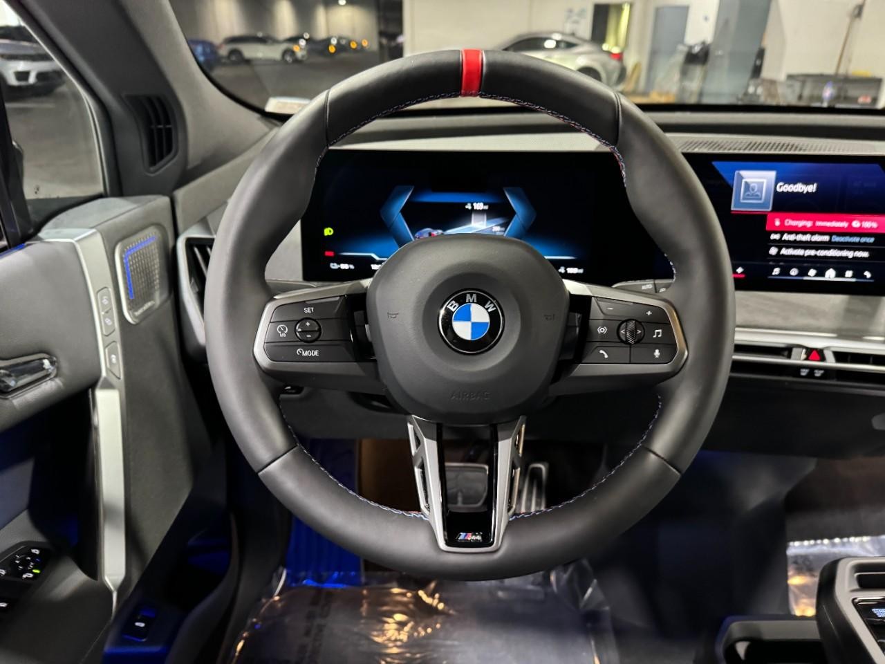 BMW iX Vehicle Full-screen Gallery Image 14
