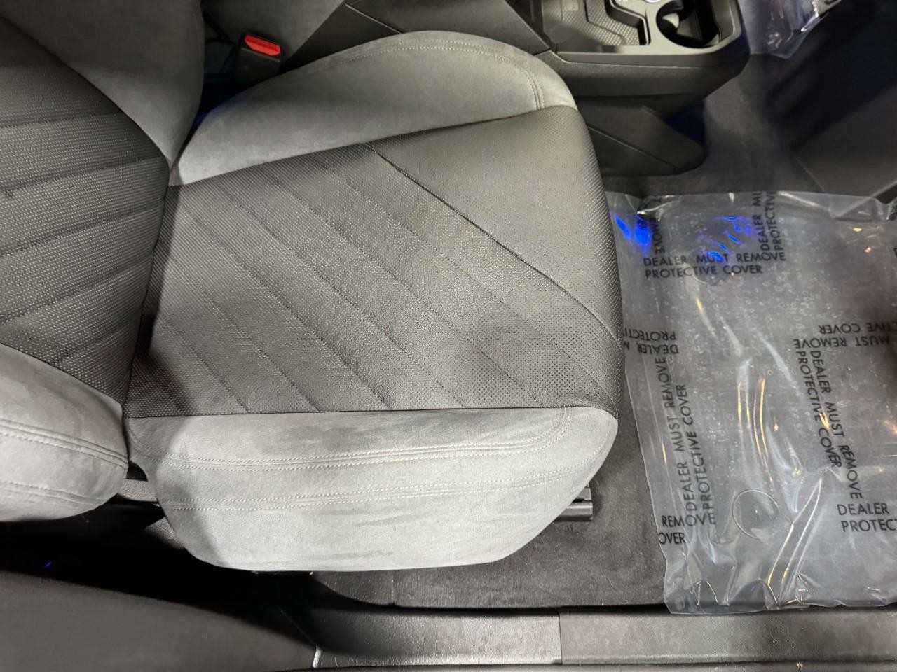 BMW iX Vehicle Full-screen Gallery Image 19