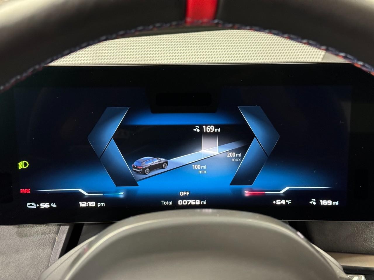 BMW iX Vehicle Full-screen Gallery Image 31