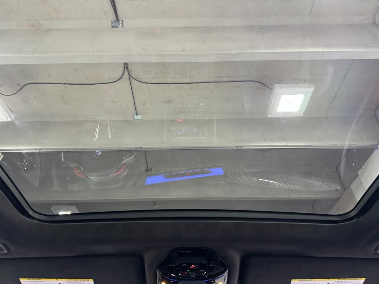 BMW M5 Vehicle Full-screen Gallery Image 12