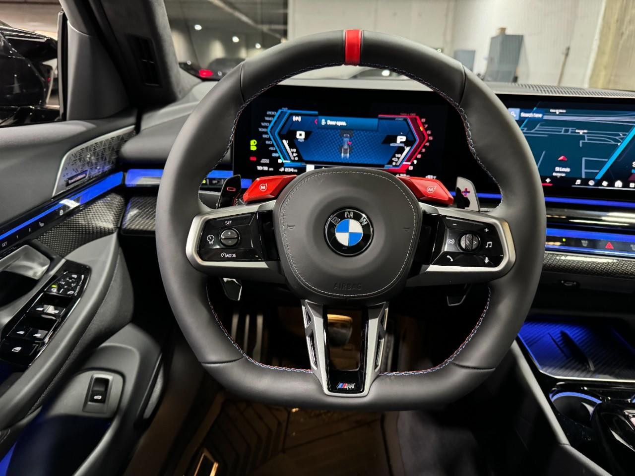 BMW M5 Vehicle Full-screen Gallery Image 14