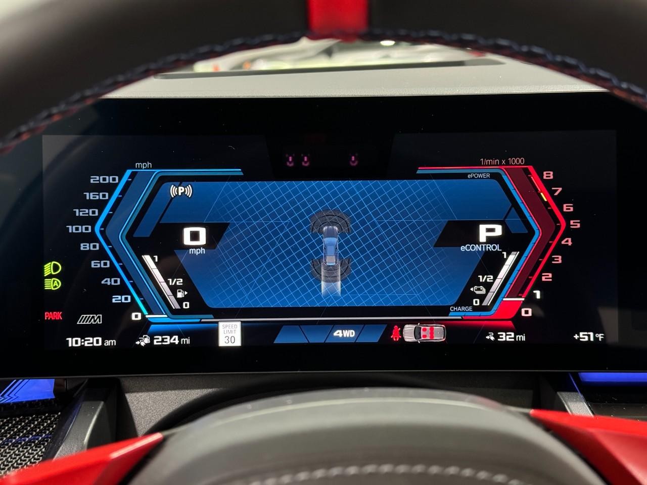 BMW M5 Vehicle Full-screen Gallery Image 32