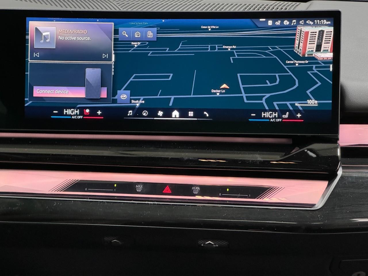 BMW 5 Series Vehicle Full-screen Gallery Image 14