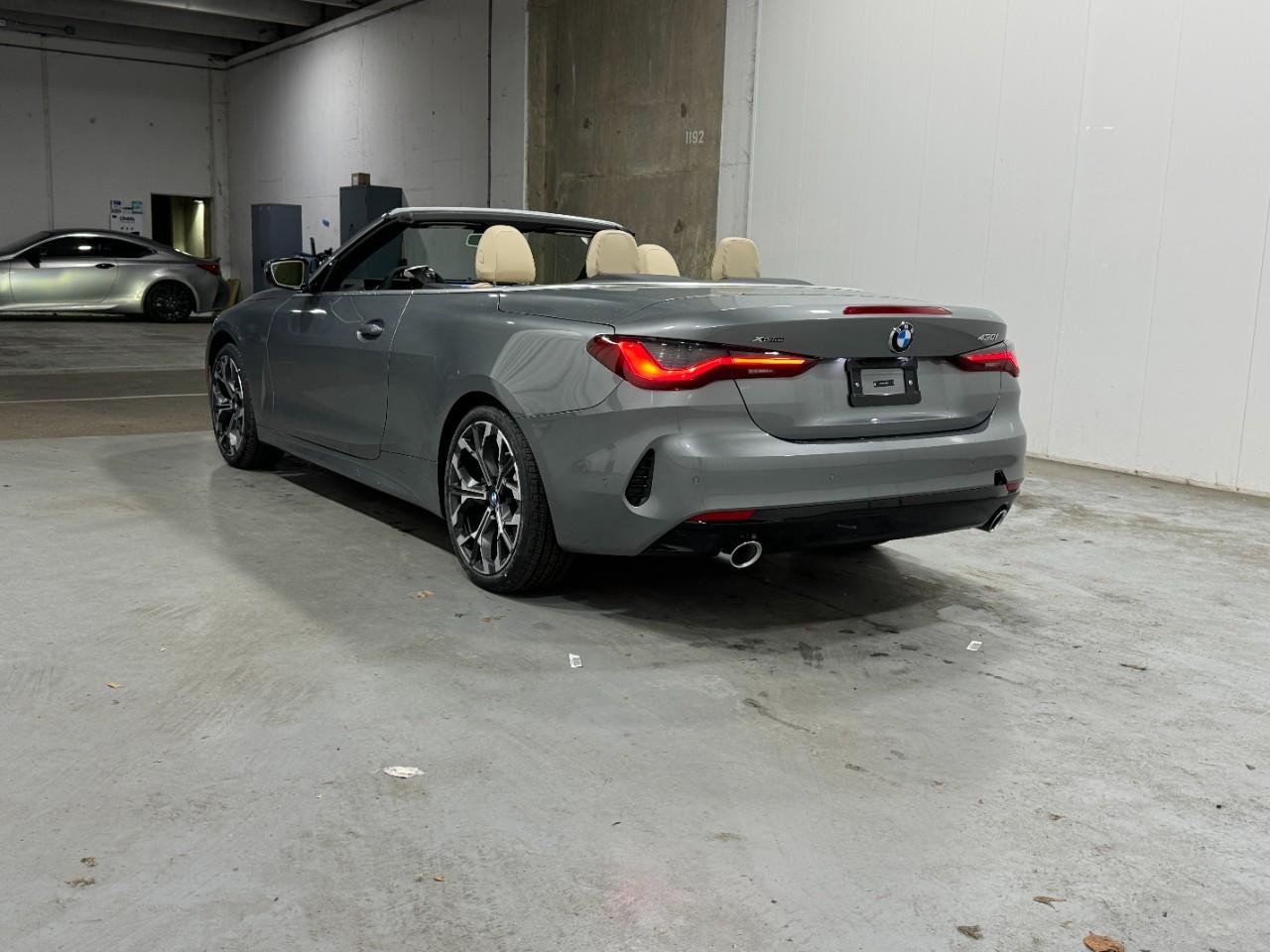 BMW 4 Series Vehicle Full-screen Gallery Image 3