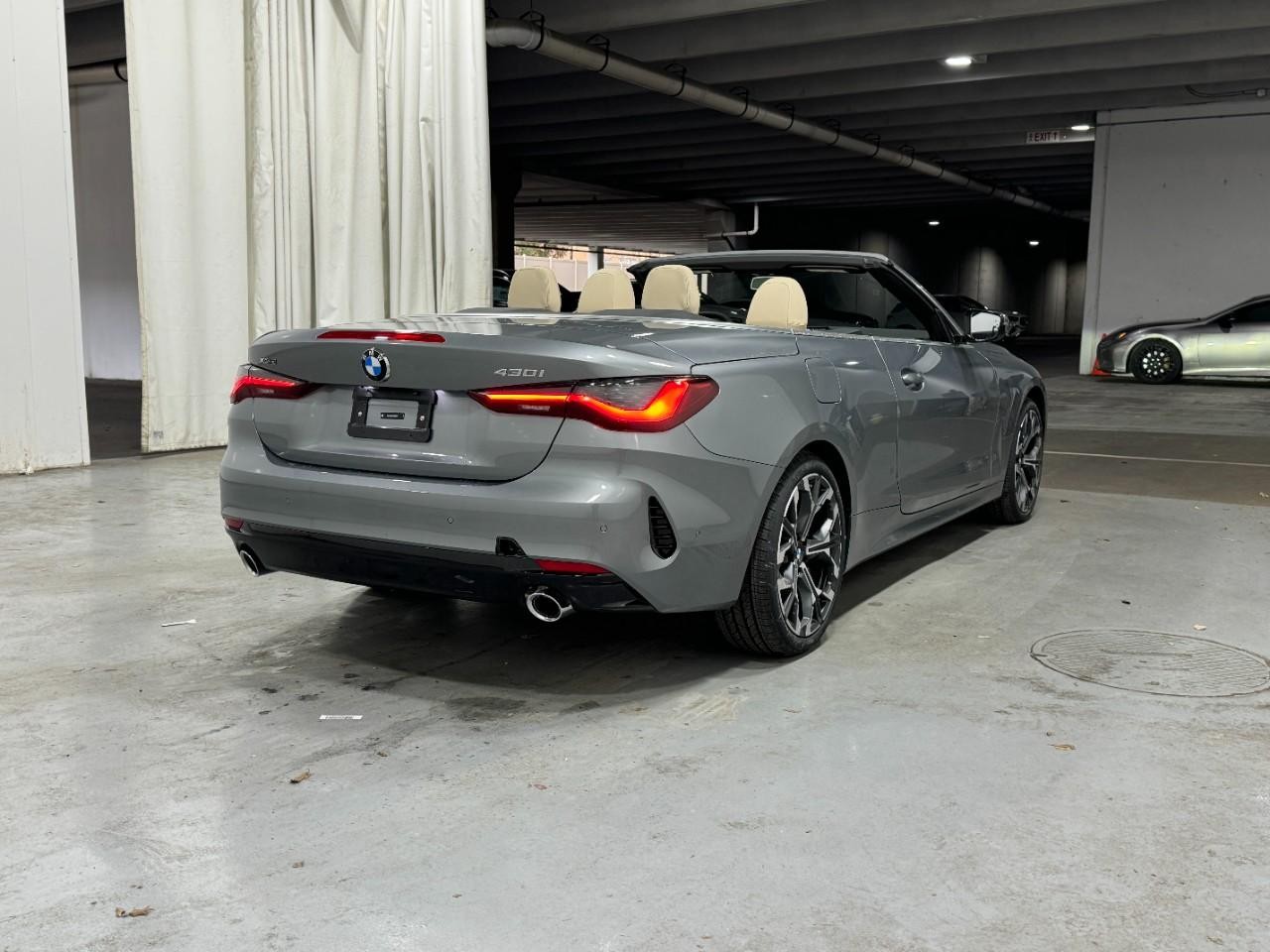 BMW 4 Series Vehicle Full-screen Gallery Image 4