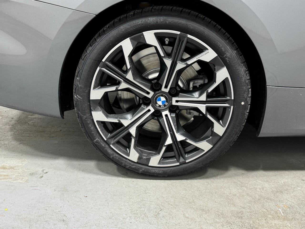 BMW 4 Series Vehicle Full-screen Gallery Image 5