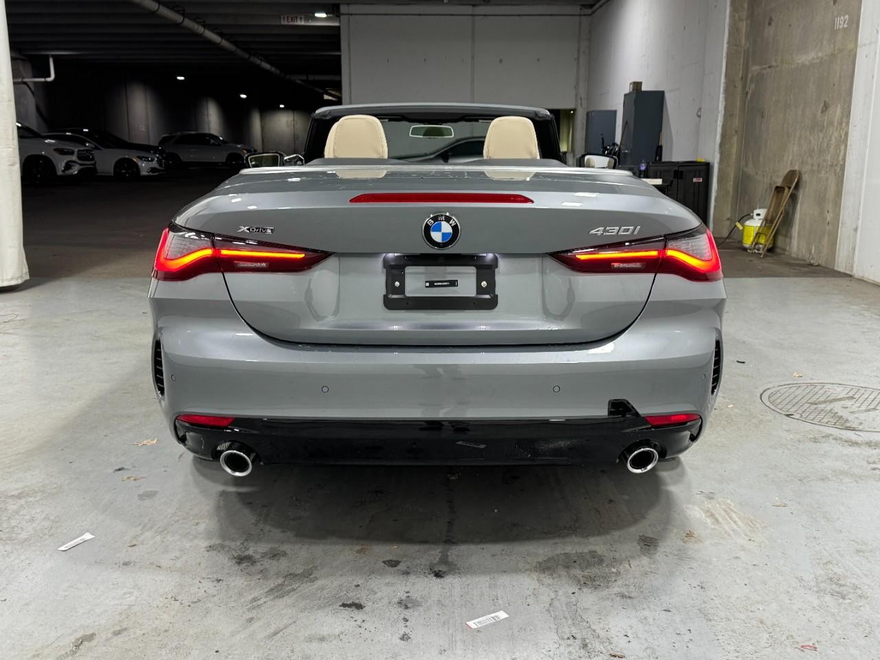 BMW 4 Series Vehicle Full-screen Gallery Image 9