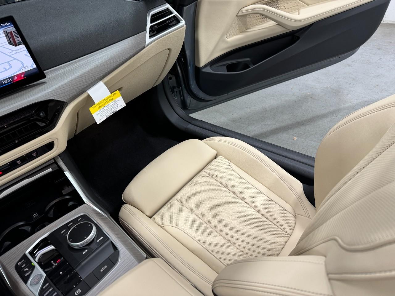 BMW 4 Series Vehicle Full-screen Gallery Image 15